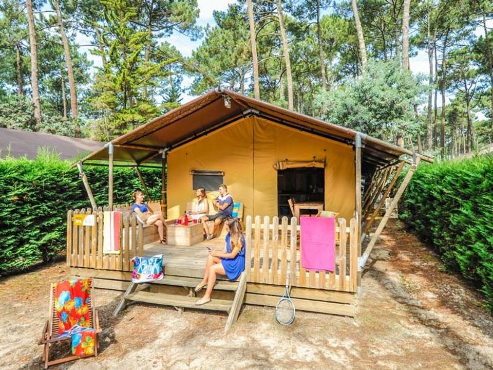 Le Vieux Port - Tente meublée - Tente en toile et en bois 5 personnes - ECOLUXE - 2 chambres