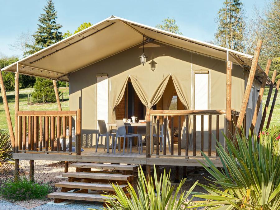 Domaine le Quercy - Tente meublée - Tente en toile et en bois 3 personnes - 21m² - 2 chambres