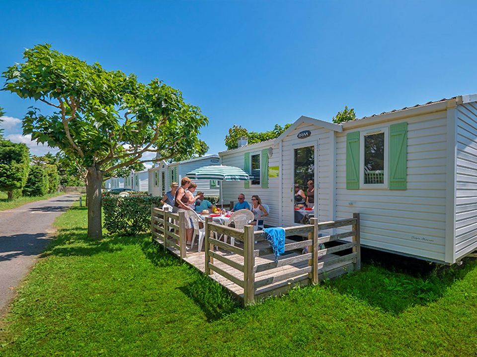 Serignan Plage Nature - Domaine Naturiste - Mobil home - Mobilhome 4 personnes - 2 chambres terrasse semi-couverte TV sans clim