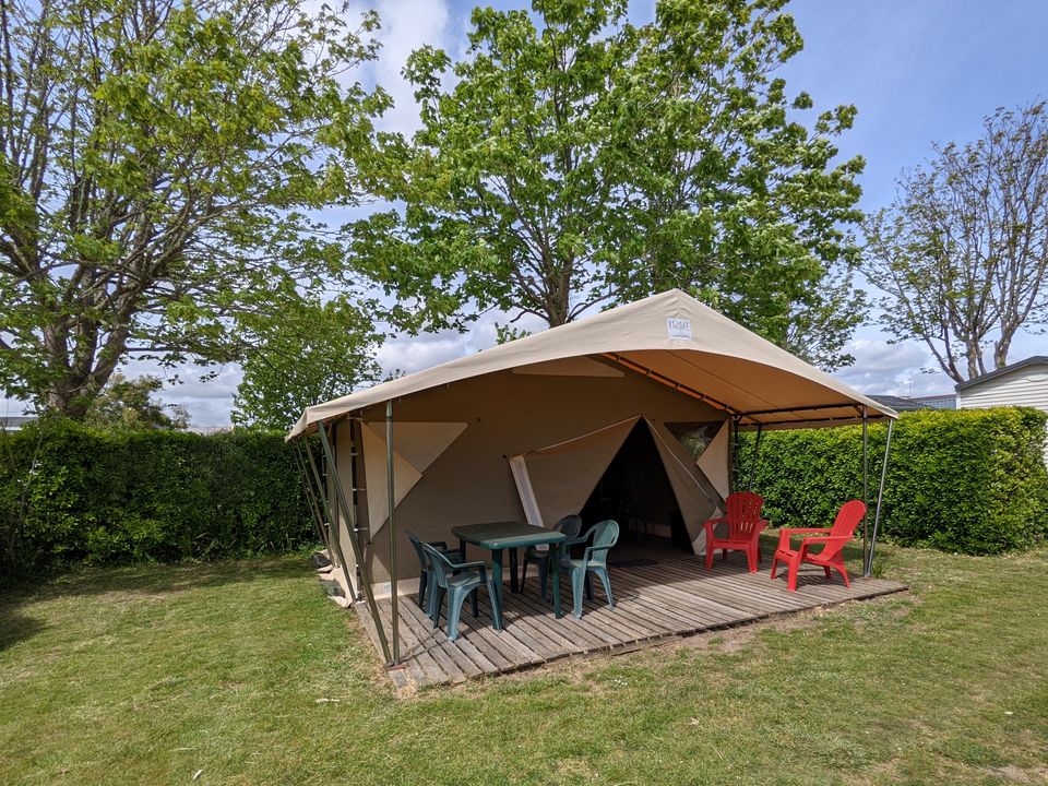 Camping de Keralouet - Tente meublée - Tente 5 personnes - Bungalow toilé Canada