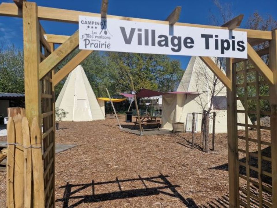 Les P'tites Maisons dans la Prairie - location vacances - Hébergement 4 personnes - TIPI SANS SANITAIRES