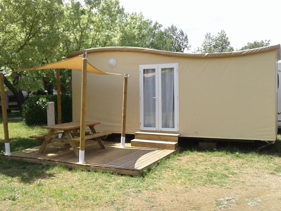 La Cesse - Tente meublée - Tente en toile et en bois 5 personnes - CAHUTE DES RANDONNEURS sans sanitaires