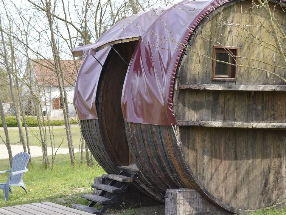 Village Toue des Demoiselles - Mobil home - Insolite 2 personnes - LA BARIQUE