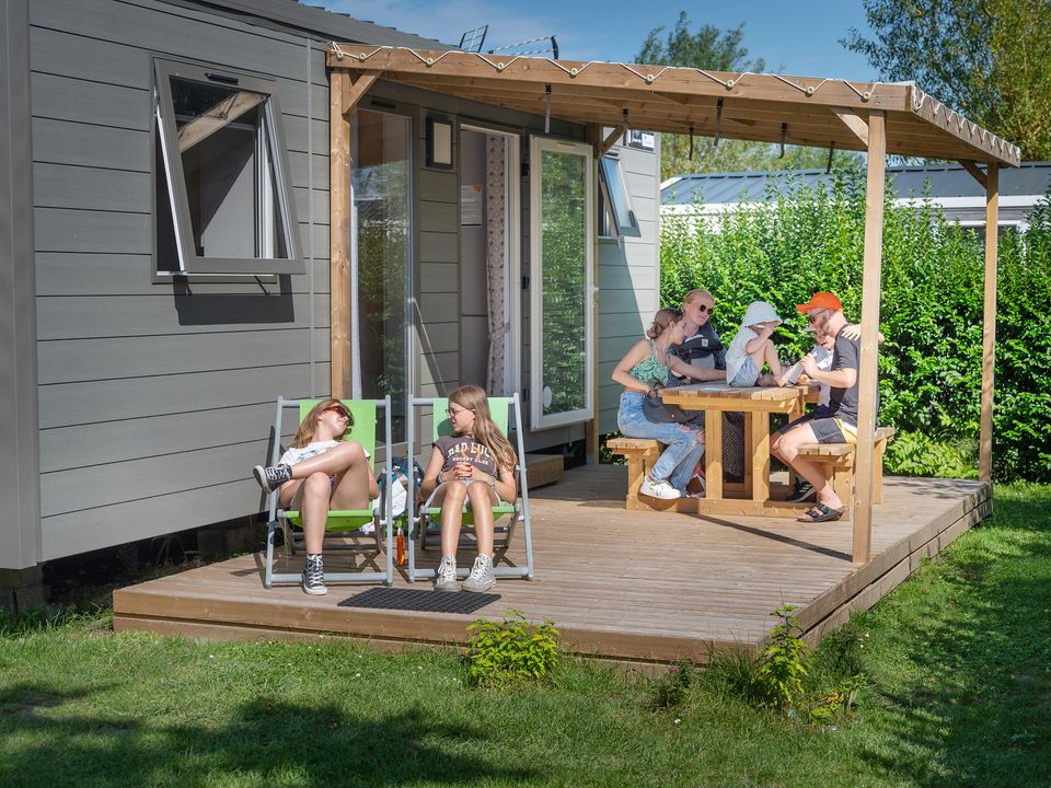 Les Aubépines - Mobil home - Mobilhome 4 personnes - 30m² Confort (2 chambres) avec Terrasse semi couverte 15m²
