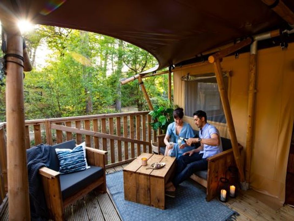 Les Franquettes - Tente meublée - Tente en toile et en bois 5 personnes - Luxury Lodge