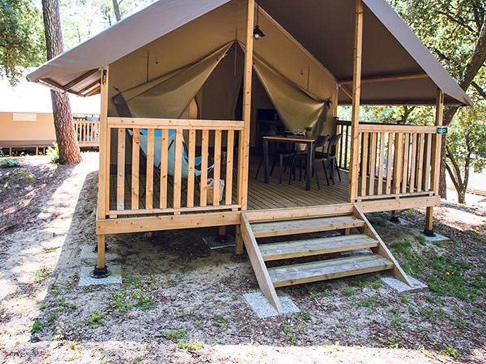 Domaine de Montcalm - Tente meublée - Tente en toile et en bois 4 personnes - Lodge