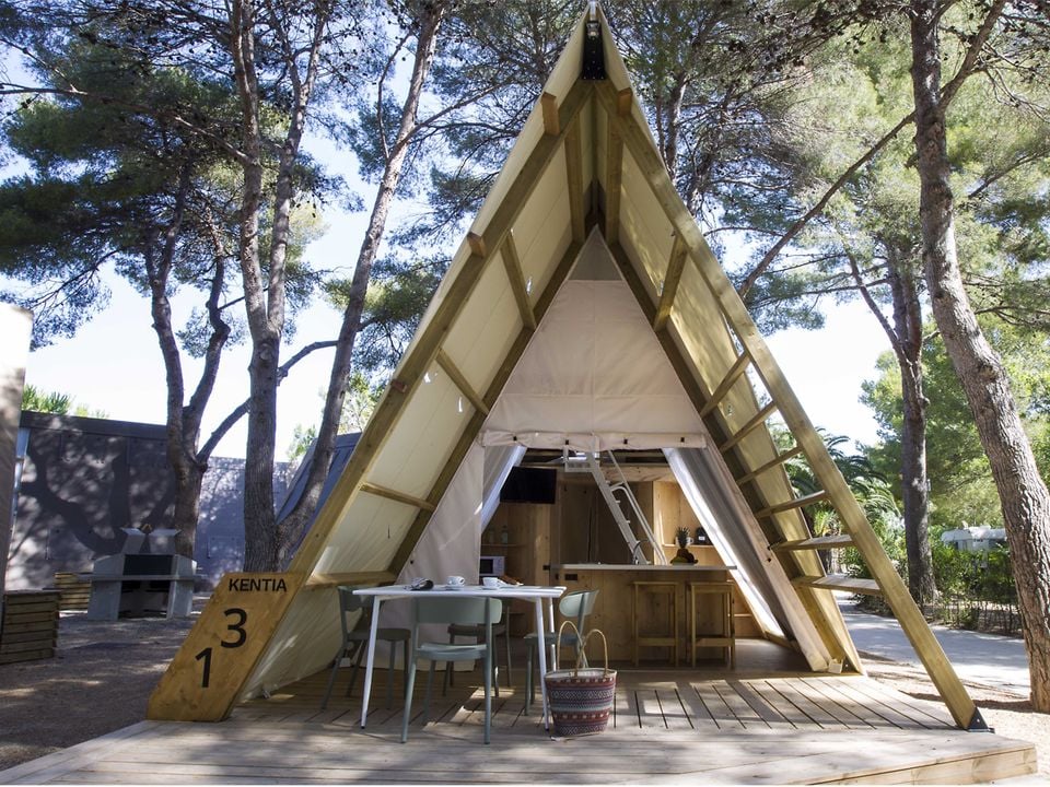 Tamarit Beach Resort - location vacances - Tente en toile et en bois 4 personnes - Glamping Kentia