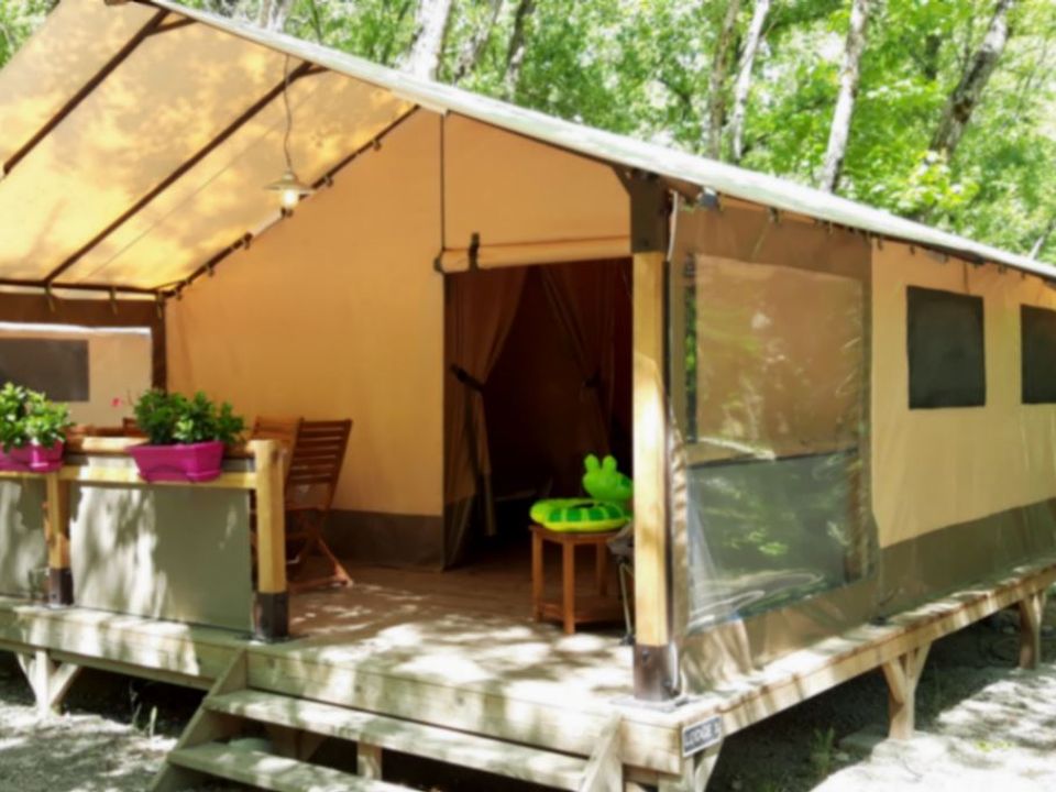 Les Acacias - Tente meublée - Tente en toile et en bois 5 personnes - Lodge Victoria