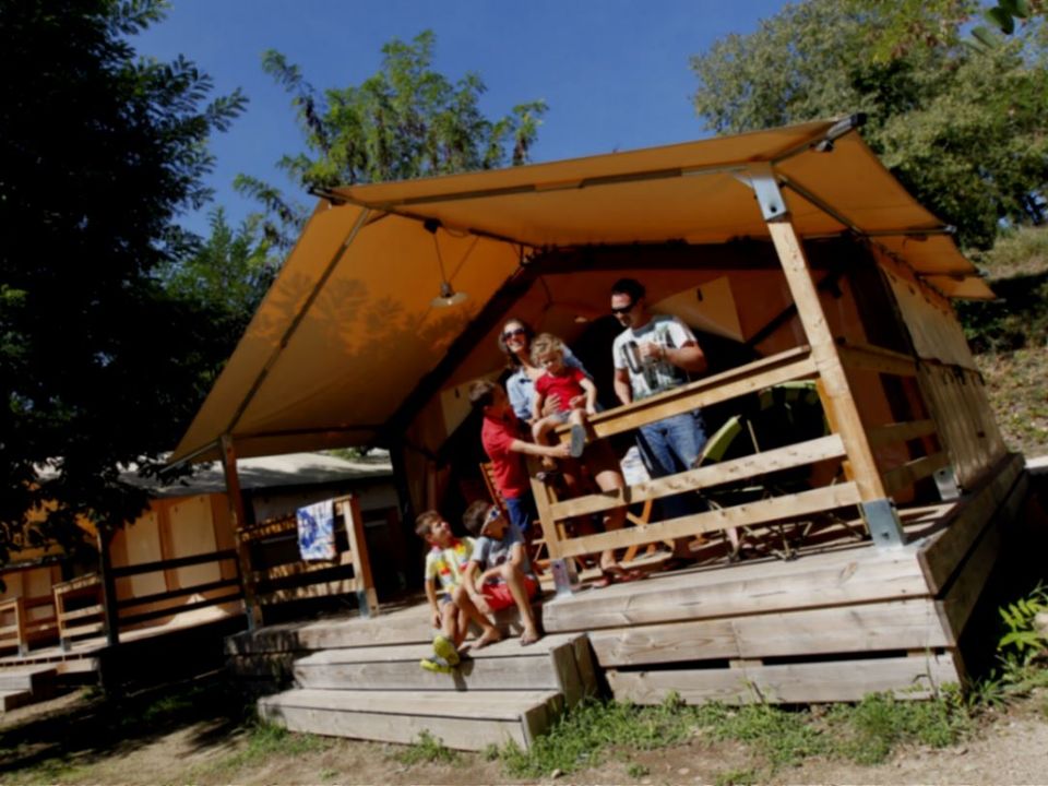 Aloha Plage - Tente meublée - Tente en toile et en bois 5 personnes - Tente Lodge Victoria 2ch 5pers