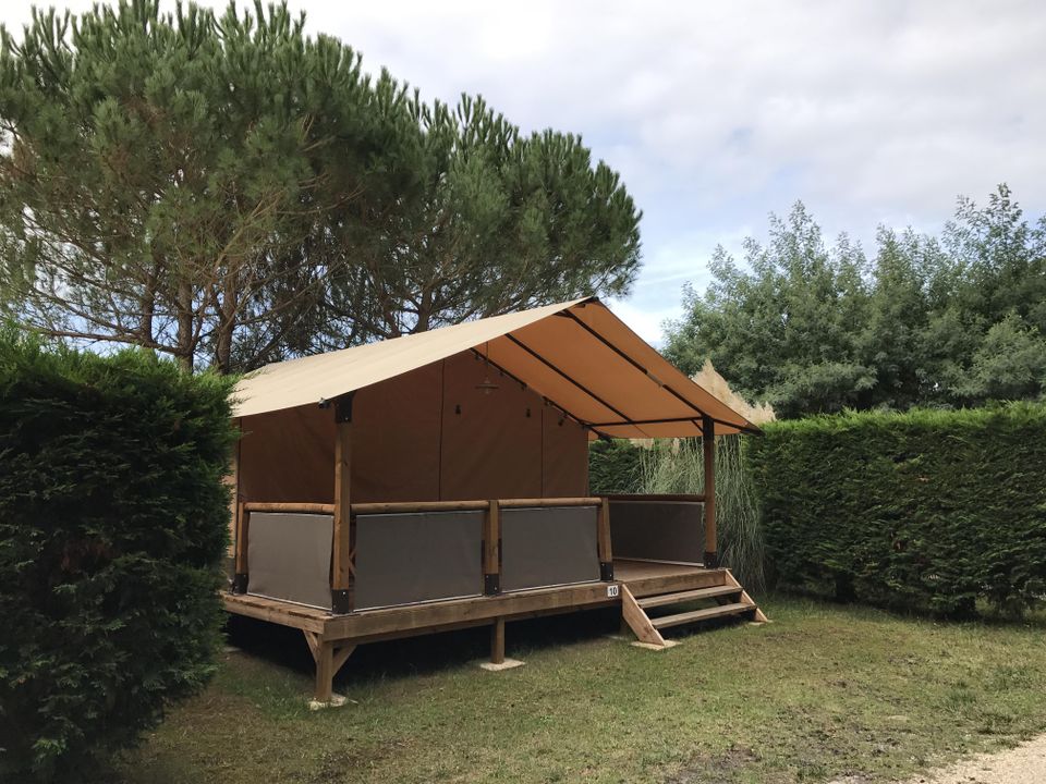La Chesnays - Tente meublée - Tente en toile et en bois 5 personnes - VICTORIA, sans sanitaires