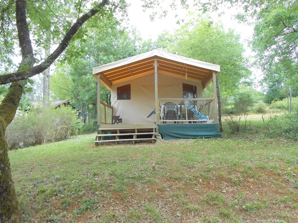 des Bastides - Tente meublée - Tente en toile et en bois 4 personnes - SAHARI - sans sanitaires