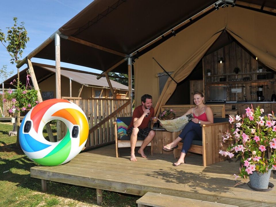 Lac de la Liez - Tente meublée - Tente en toile et en bois 5 personnes - Tente Ciela Nature Lodge - 2 chambres - Cuisine équipée – Salle de bain