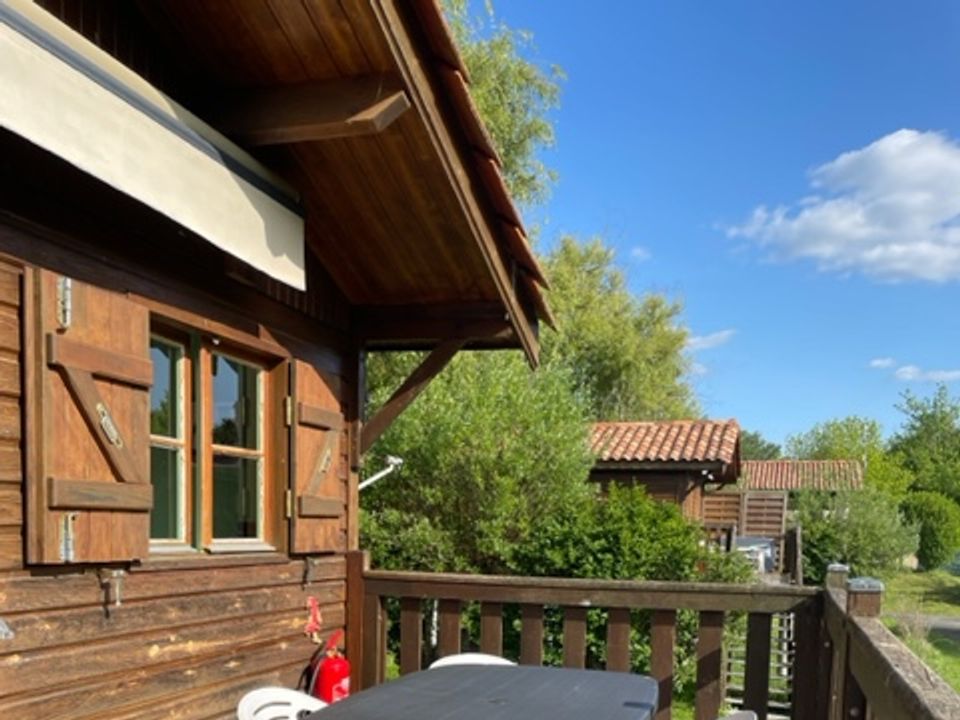 La Dordogne Verte - Mobil home - Hébergement 4 personnes - Chalet sur pilotis Confort 2 chambres 30m² - TV - NEW AVEC CLIMATISATION