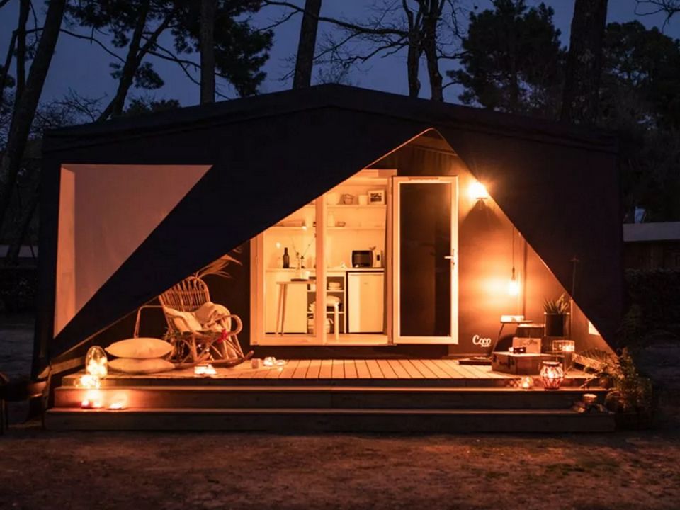 Le Mas de Mourgues - Tente meublée - Tente en toile et en bois 4 personnes - Ecrin Cocoon Insolite 16m² (sans sanitaires)