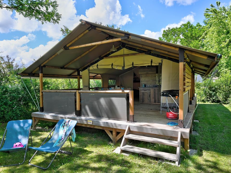 Le Château - Tente meublée - Tente en toile et en bois 6 personnes - LODGE KENYA VINTAGE CONFORT 5/6 personnes