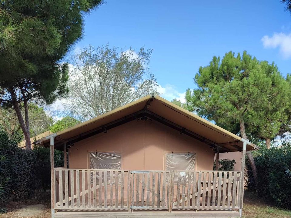 Le Sainte Marie - Tente meublée - Tente en toile et en bois 5 personnes - TENTE LODGE - 25M² - 5 personnes - 2 chambres - Terrasse couverte UN VEHICULES INCLUS
