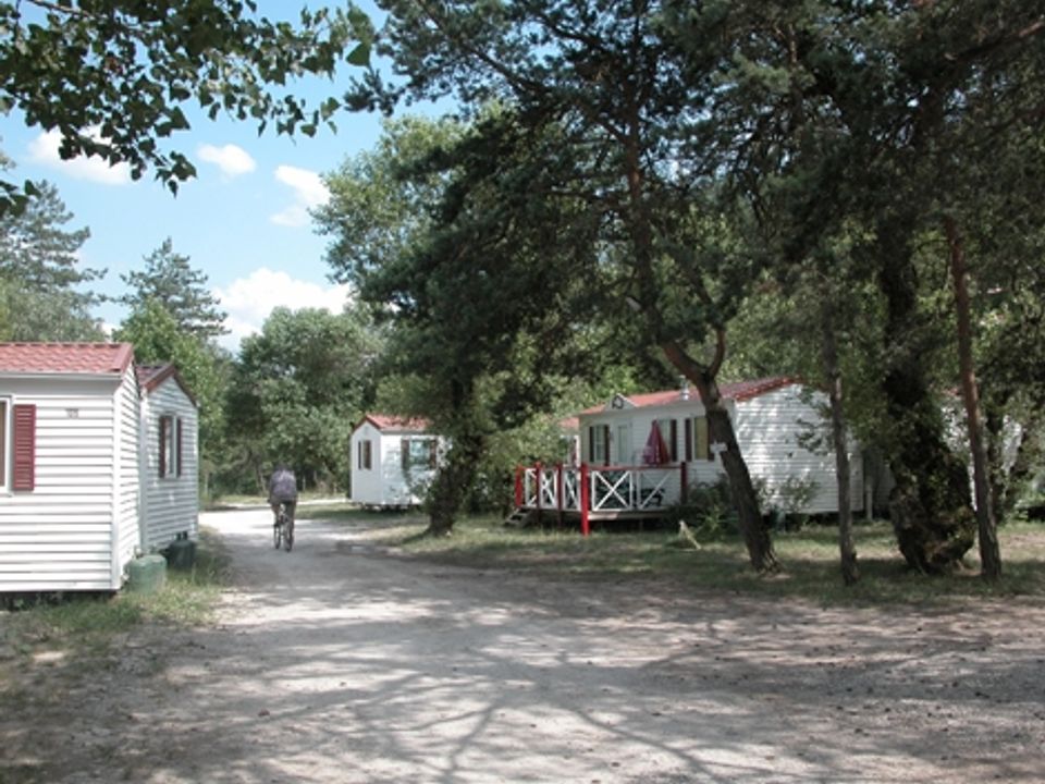 La Pinède - Mobil home - Mobilhome 4 personnes - Standard Escapade 23m² - 2 chambres + Terrasse avec Parasol