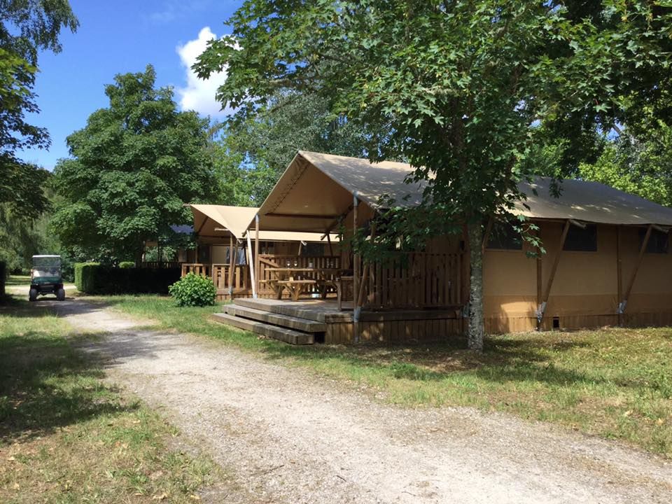 Les Franquettes - Tente meublée - Tente en toile et en bois 5 personnes - Lodge Woody 38