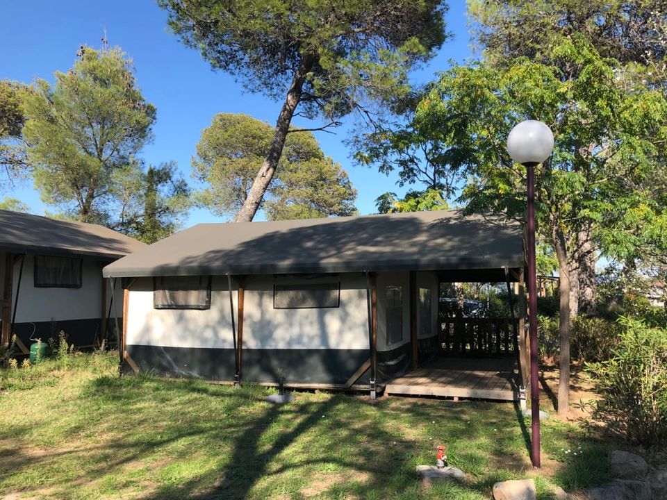 Domaine de la Noguière - Tente meublée - Tente en toile et en bois 4 personnes - Tente glamping Les Issambres