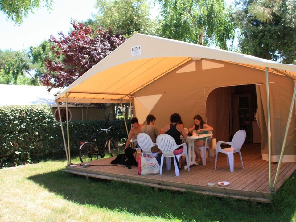 Le Both d'Orouët - Tente meublée - Tente en toile et en bois 5 personnes - Le Lodge Canada