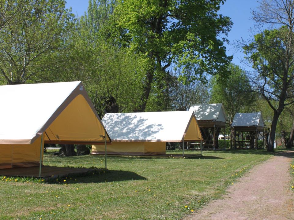 Port de Caroline - Mobil home - Tente en toile et en bois 2 personnes - Tente Treck Standard 1 chambre (sans sanitaires ni cuisine / sans véhicule)
