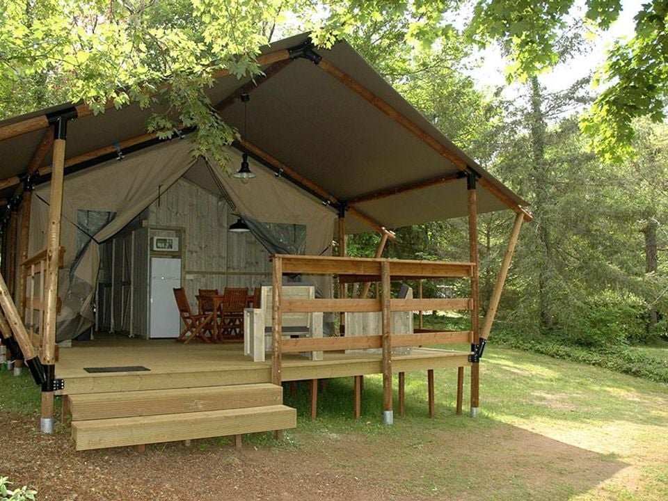 Les Pialades - Mobil home - Tente en toile et en bois 6 personnes - Lodge WOODY 50m² avec terrasse couverte - 3 chambres (avec sanitaires)