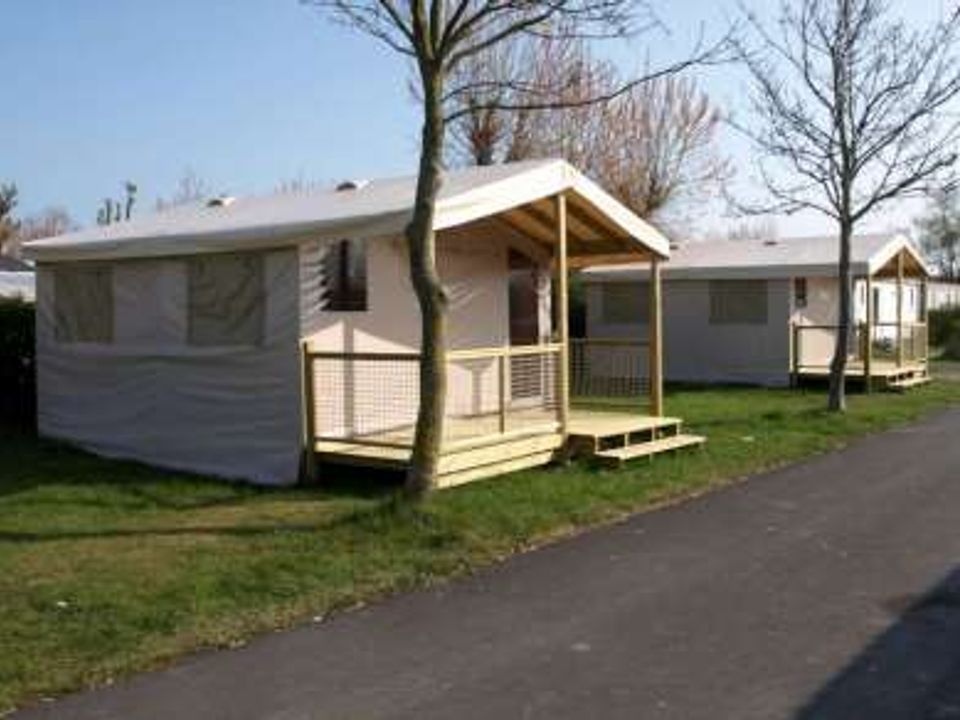 Camping des Dunes - Tente meublée - Tente en toile et en bois 4 personnes - Ecolodge - Bois - 19m² - 2 chambres