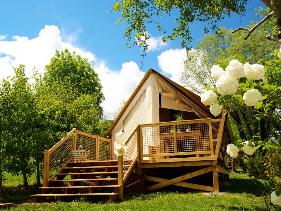 Champ la Chèvre - Tente meublée - Tente en toile et en bois 5 personnes - Tente Lodge Confort (avec sanitaires)