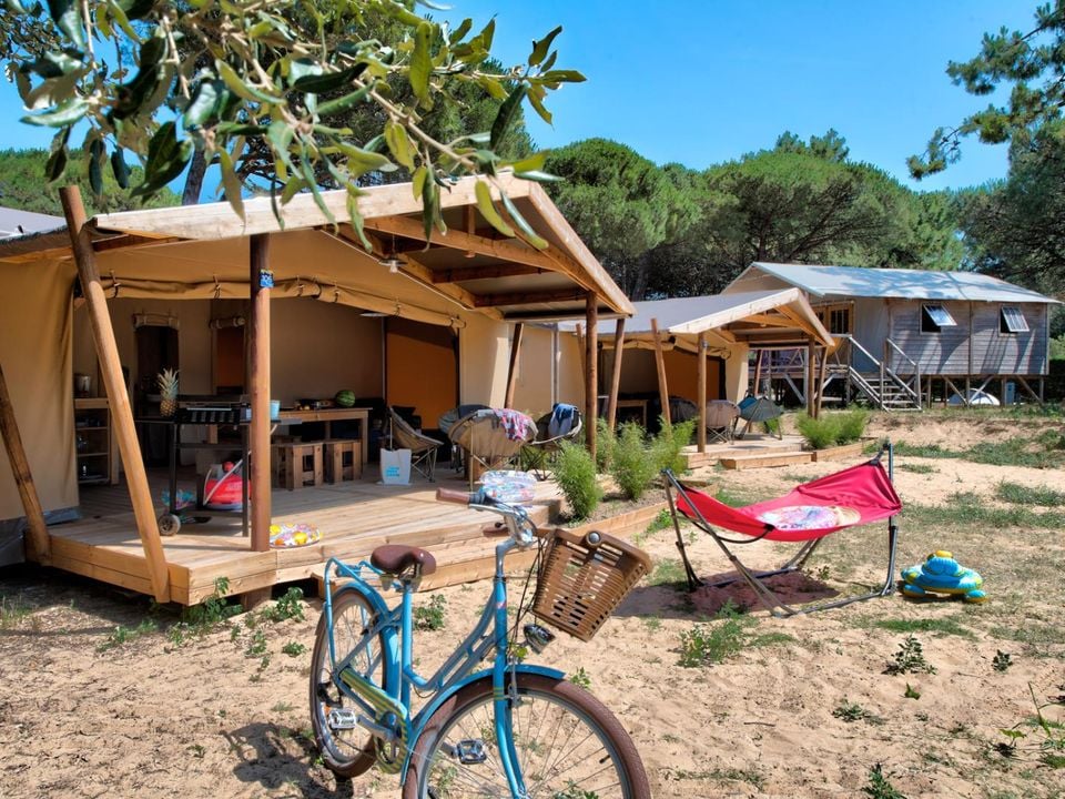 Le Bel Air - Tente meublée - Tente en toile et en bois 6 personnes - Cabane Cotton Confort