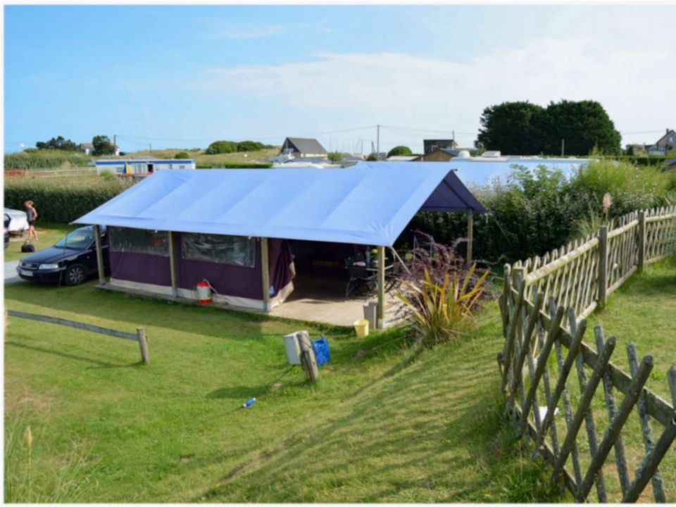 Utah Beach - Tente meublée - Tente en toile et en bois 4 personnes - TENTE TOILE PREMIUM (sans sanitaires)