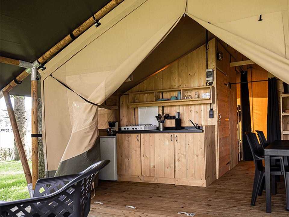 Camping de la Belle Etoile - Tente meublée - Tente en toile et en bois 4 personnes - Tente safari de luxe Woody 25