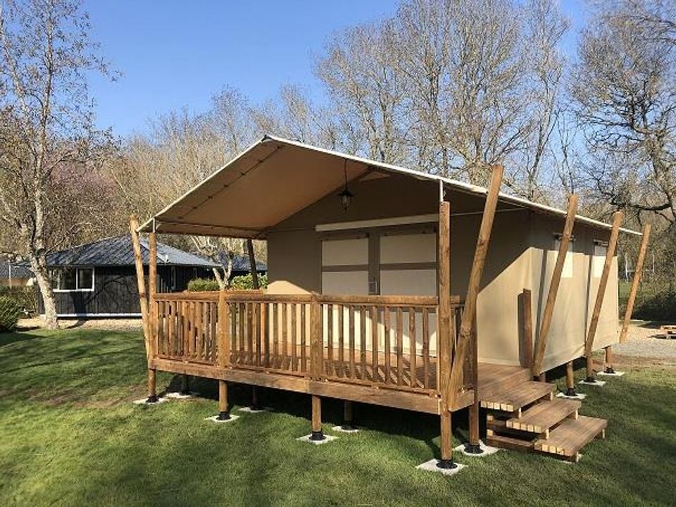 Les Granges - Tente meublée - Tente en toile et en bois 5 personnes - Wood Lodge Confort 25 m2 (2 chambres ) + terrasse couverte