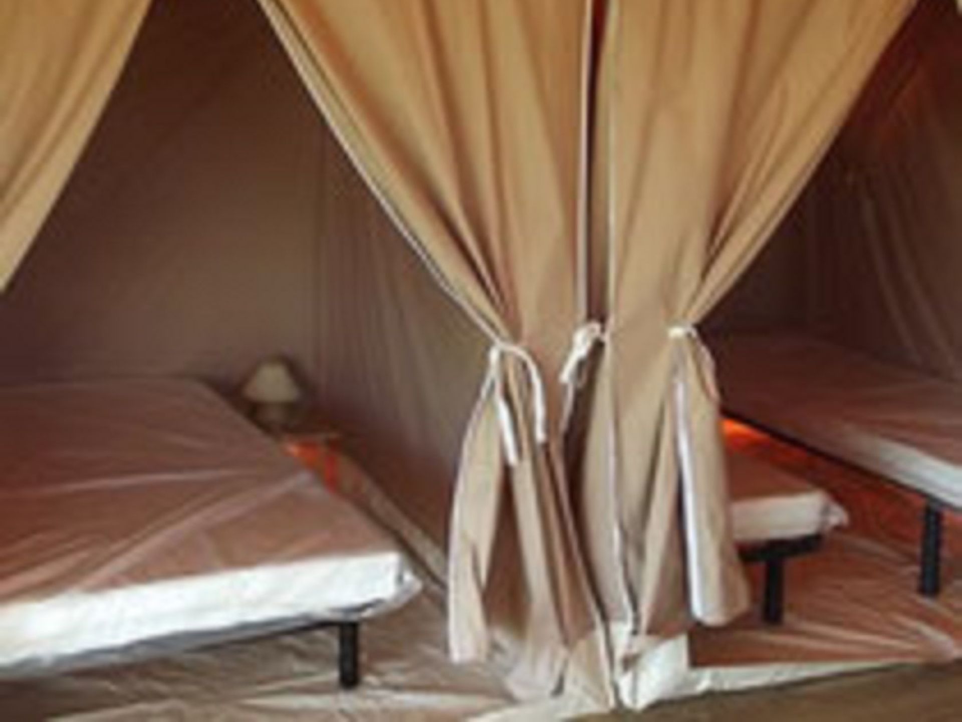 Camping Lot et Bastides - Tente meublée - Canada 2 chambres 4 personnes