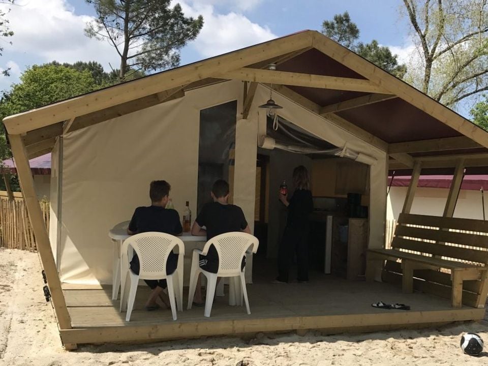 Tastesoule - Emplacement - Tente 4 personnes - Nature Confort 2 chambres 30M2