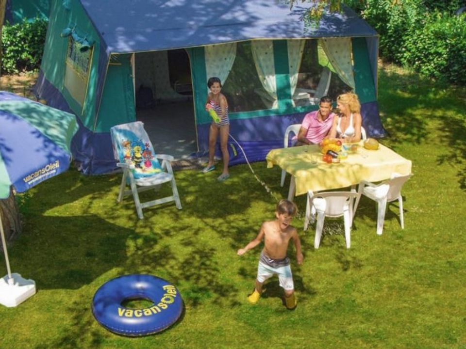 Aux Rives du Soleil - Tente meublée - Tente 5 personnes - FLEUVE sans sanitaires