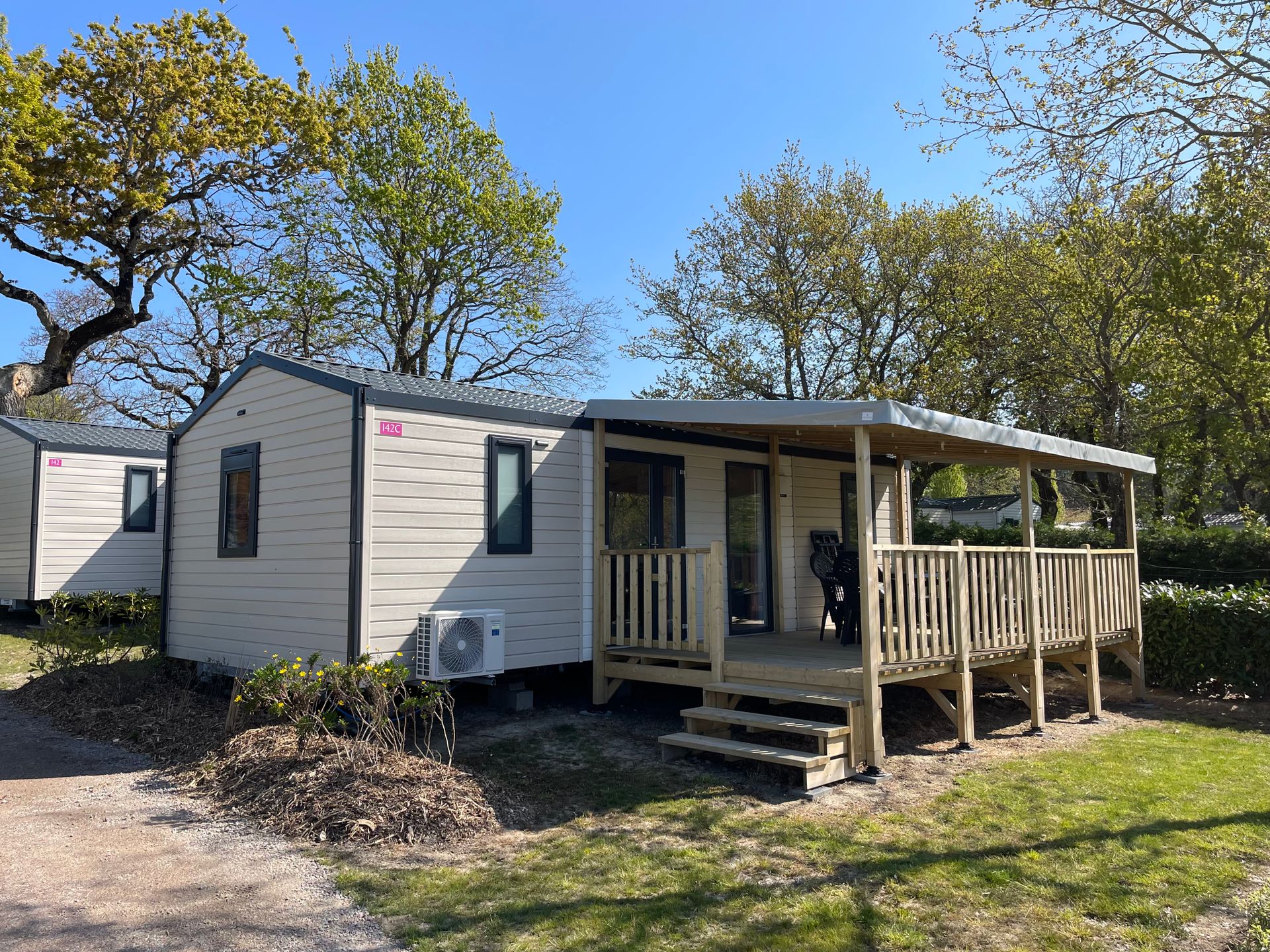 Les Brillas - Mobil home - FEERIQUE - TV - CLIM - LV