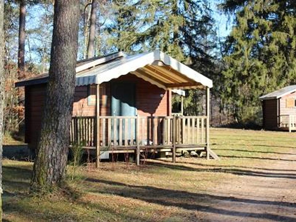 Aux Portes des Mille Sources - Châlet - Chalet 4 personnes - Mini-chalet 12m² - 1 chambre (sans sanitaires) - terrasse couverte