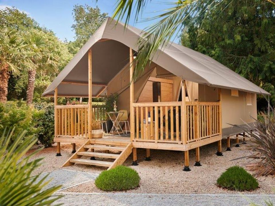 Les Granges - Mobil home - Tente en toile et en bois 5 personnes - Wood Lodge Standard 25 m2 (2 chambres-5 pers ) + terrasse couverte (Avec sanitaires)