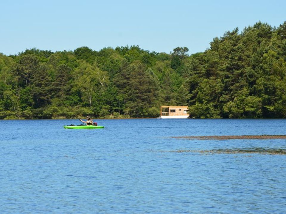 Etang De Taysse - Mobil home - Hébergement 4 personnes - Maison flottante Aquapesca 2ch