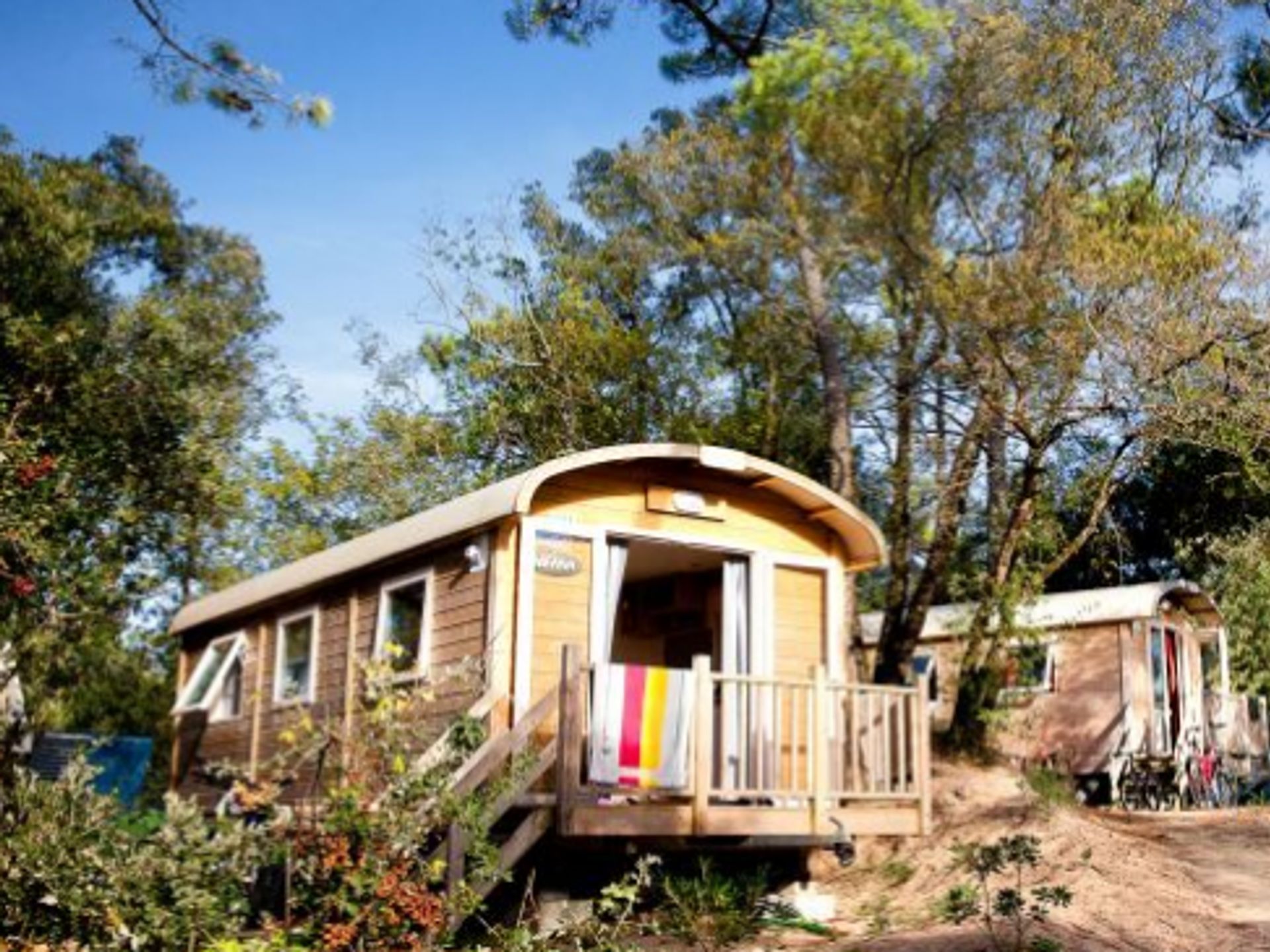 Signol - Mobil home - Roulotte 4 personnes (quartier piétonnier)