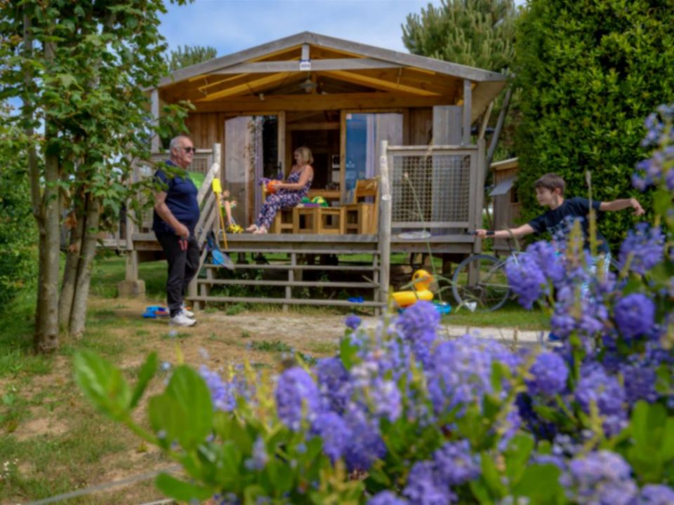 Utah Beach - Tente meublée - Tente en toile et en bois 5 personnes - LODGE PREMIUM SWEET