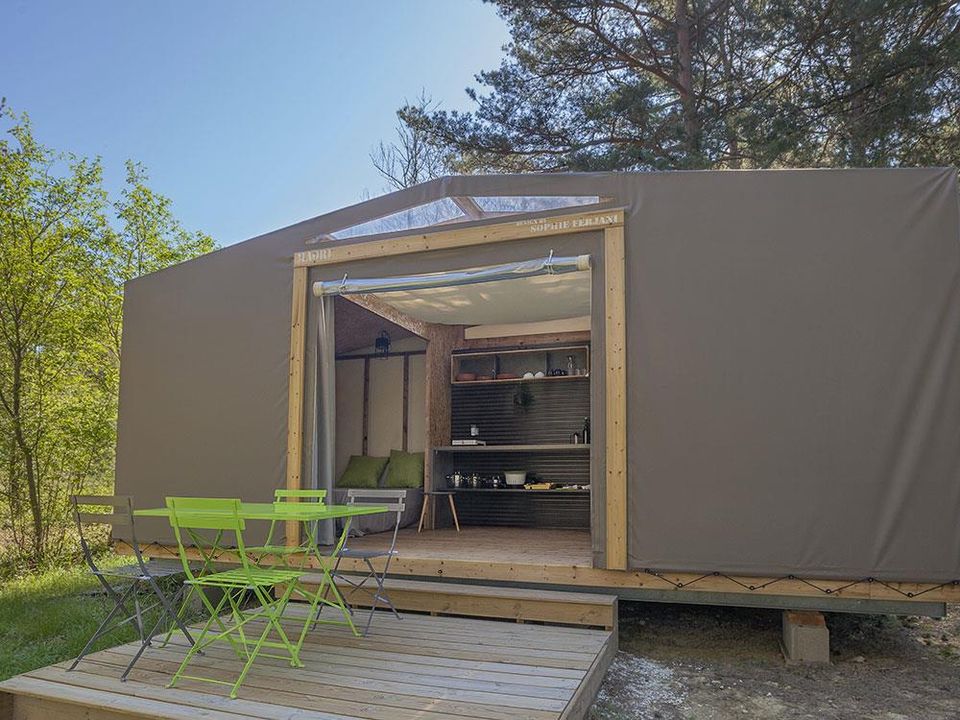 La Cremade - Tente meublée - Tente en toile et en bois 4 personnes - Tente Maori - sans sanitaires - terrasse