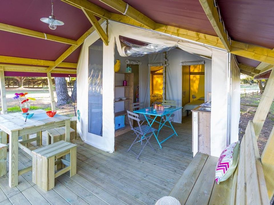 Cap Finistère - Tente meublée - Tente en toile et en bois 4 personnes - Freeflower Confort 28m² ( 2 chambres) + terrasse couverte 8m²- sans sanitaires et sans salle de bain 4 pers.