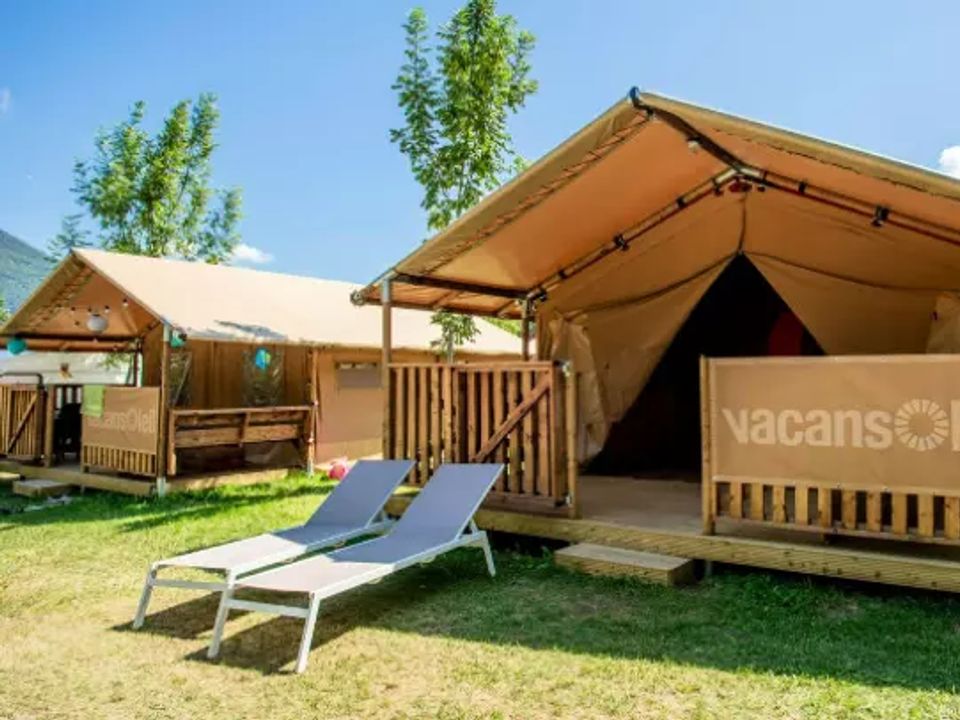 Domaine du Couriou - Tente meublée - Tente en toile et en bois 5 personnes - Tente Kalahari XL 3 Pièces 5 Personnes Sans Sanitaire