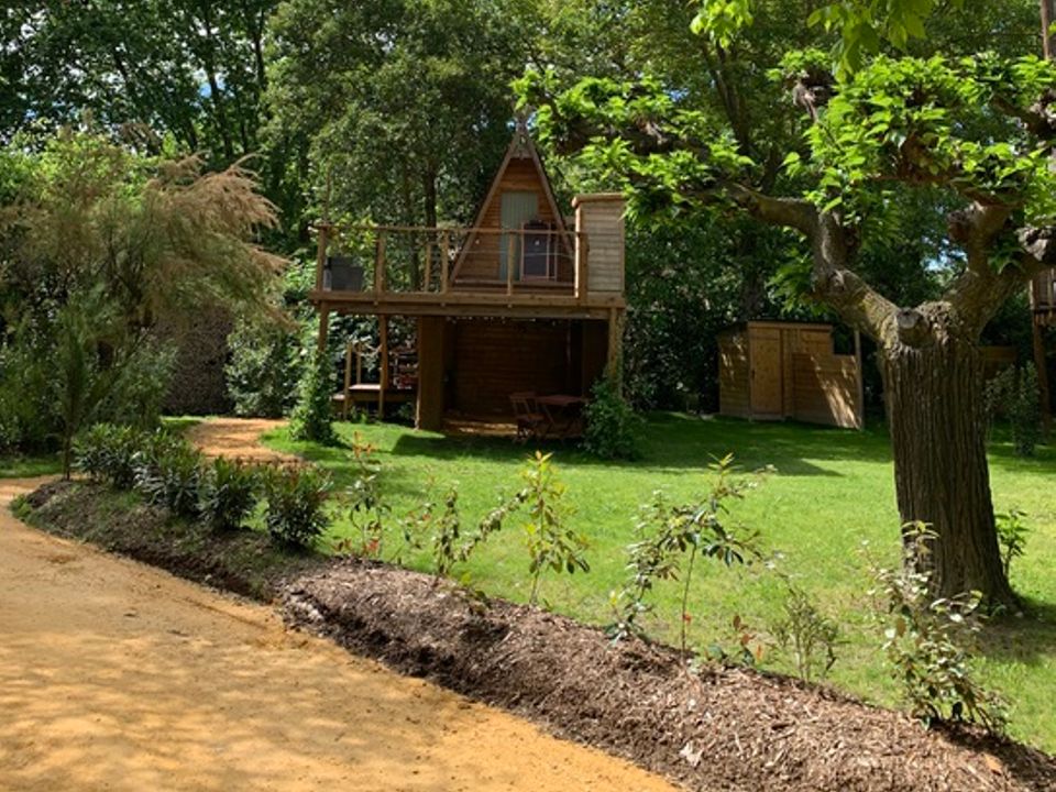 Suze Luxe Nature - Châlet - Chalet 2 personnes - Cabane perchée source - sans douche - avec wc et cuisine