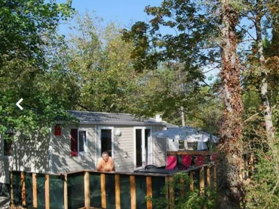 La Pinède - Mobil home - Mobilhome 6 personnes - Premium Riviera 28m² proximité rivière- 2 chambres + Terrasse avec parasol
