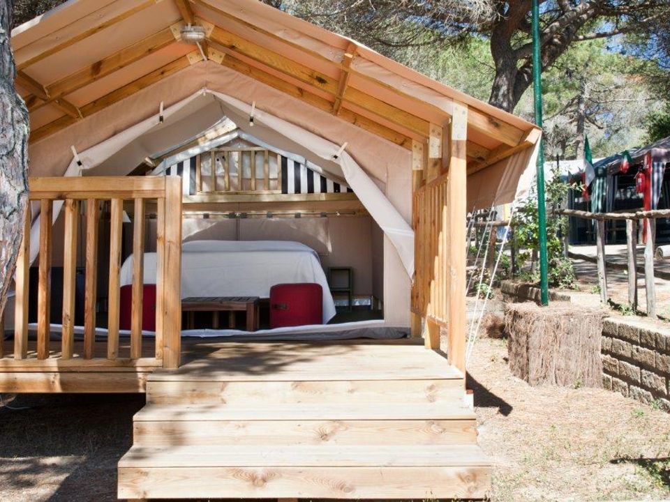 Village Santapomata - Tente meublée - Tente en toile et en bois 2 personnes - MINI LODGE TENT (sans sanitaire) équipée d'un petit réfrigérateur