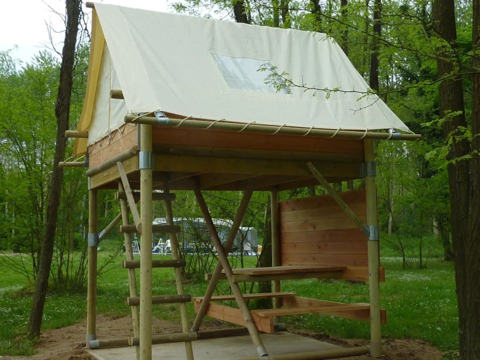 Base de Loisirs Cormoranche - Tente meublée - Tente 2 personnes - bivouac perché (sanitaires communs du camping)