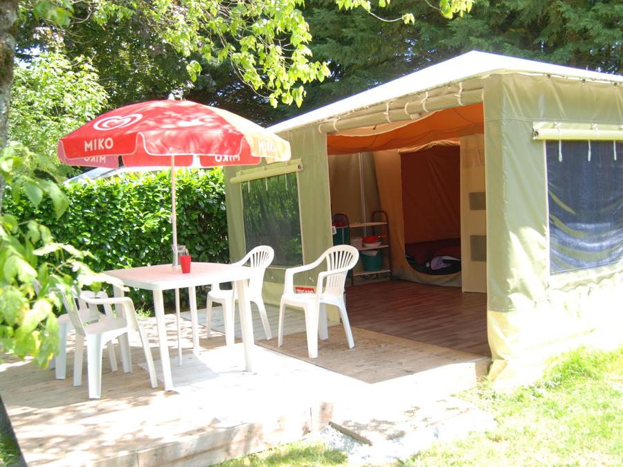 Les Tournesols - Tente meublée - Tente 4 personnes - Bungalow toilé Caraïbes 20m² avec terrasse 10.5m² - sans sanitaire 2 chambres 4 pers