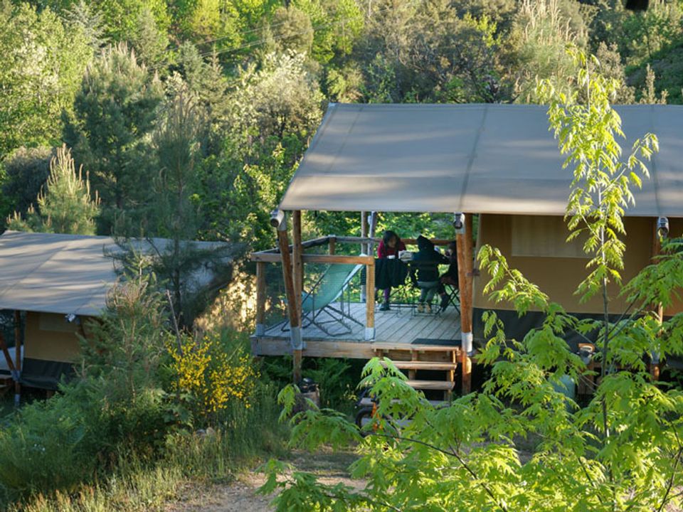 Bivouac Nature - Tente meublée - Tente en toile et en bois 5 personnes - Baroudeur (sans salle de bain privative) Bivouac Nature - Tente meublée - Tente en toile et en bois 5 personnes - Baroudeur (sans salle de bain privative)